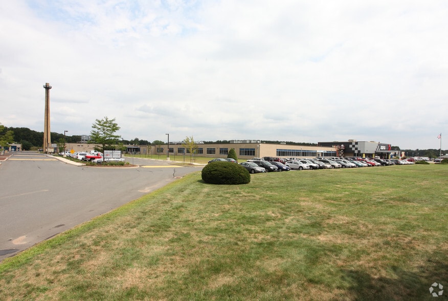 More Photos Of 383 Middle St, Bristol Warehouse For Lease