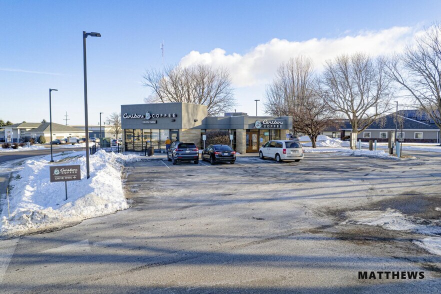 More Photos Of 1661 Commerce Dr, North Mankato Freestanding For Sale