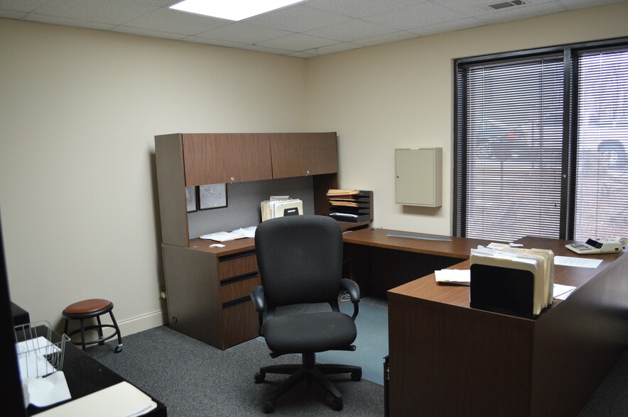 More Photos Of 264 Stapleton Rd, Cornelia Distribution For Lease