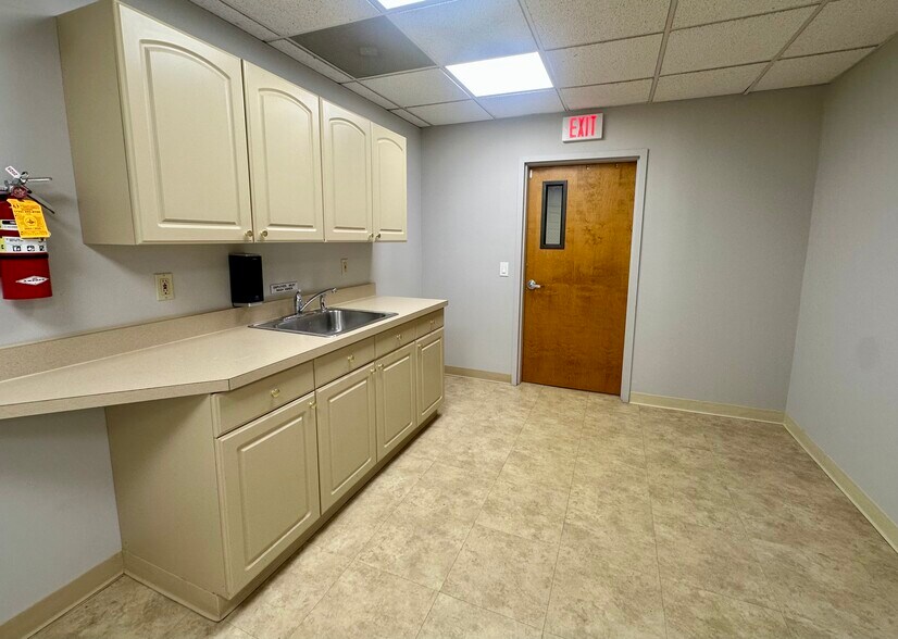 More Photos Of 1707 Atlantic Ave, Wall Township Office For Lease