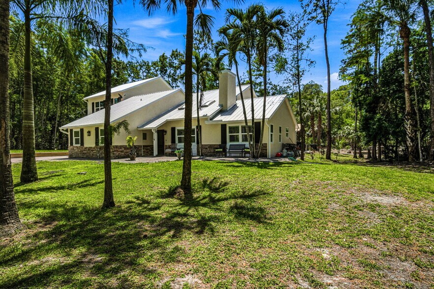 More Photos Of 4120 3rd Ave NW, Naples Apartments For Sale
