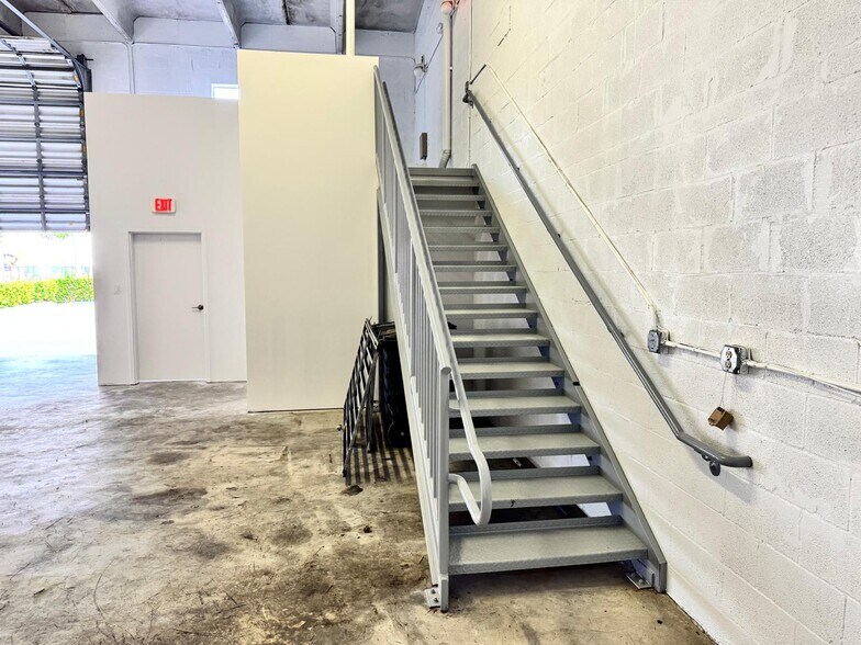 More Photos Of 4628-4648 NW 133rd St, Opa-locka Warehouse For Lease