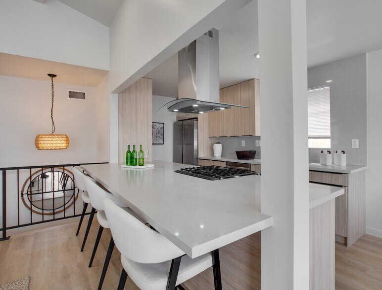 More Photos Of 1922 Canal St, Venice Apartments For Sale