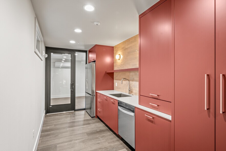 More Photos Of 4554 Forestdale Dr, Park City Light Manufacturing For Sale