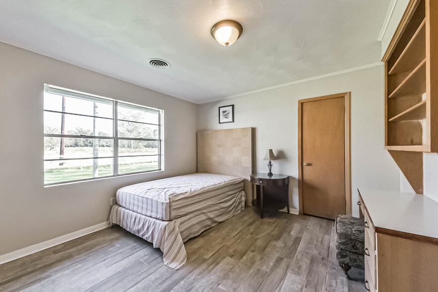 More Photos Of 1270 CR 2293, Cleveland Assisted Living For Sale