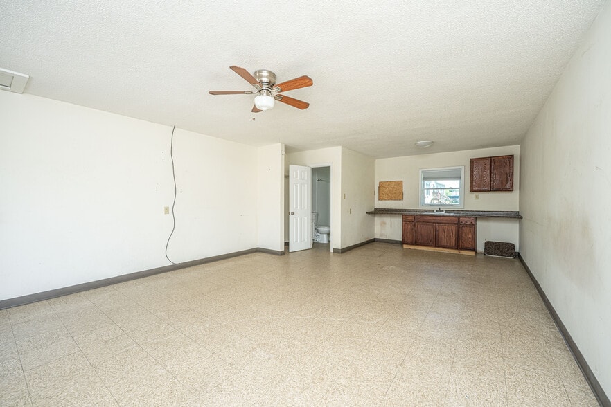 More Photos Of 1058 Edgewater Rd, Pineville Hotel For Sale