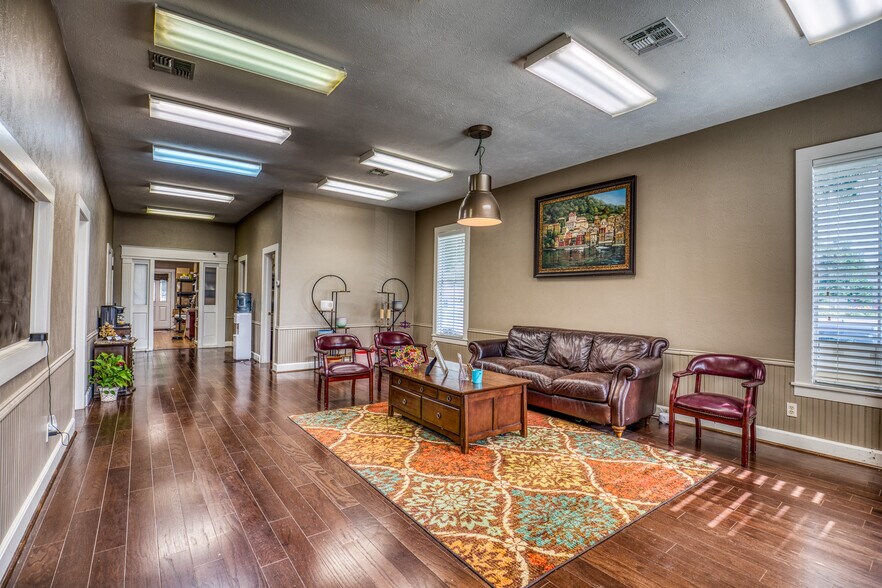 More Photos Of 1600 S Day St, Brenham Medical For Sale