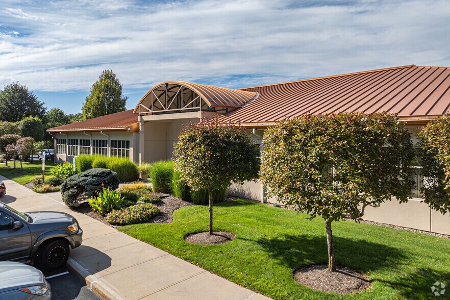 More Photos Of 2 Medical Park Dr, West Nyack Medical For Lease