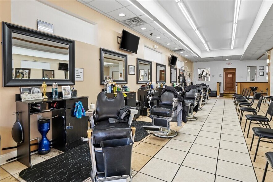 More Photos Of 103-105 W Brookland Park Blvd, Richmond General Retail For Sale