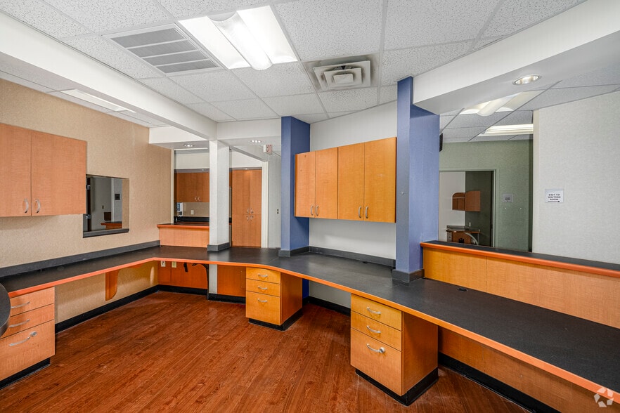 More Photos Of 477 McLaws Cir, Williamsburg Medical For Lease