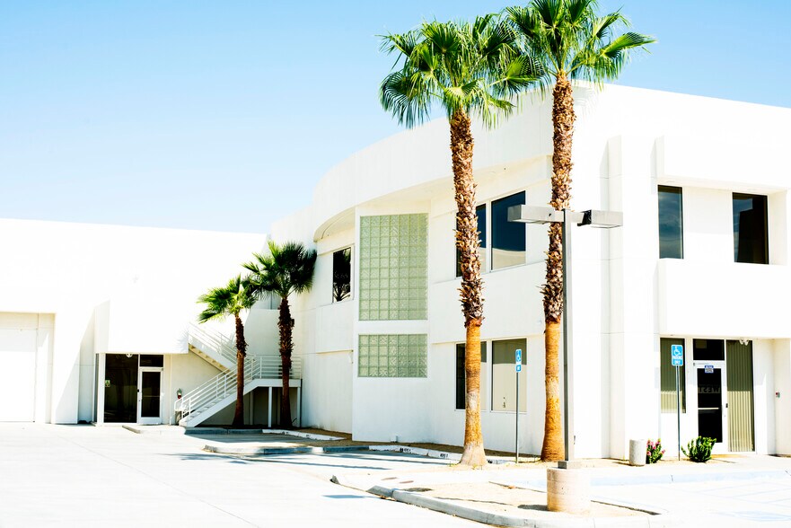 More Photos Of 42650 Melanie Pl, Palm Desert Loft Creative Space For Lease