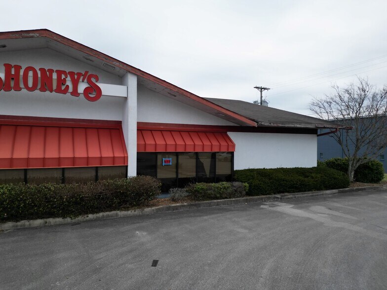 More Photos Of 880 S Jefferson Ave, Cookeville Restaurant For Sale