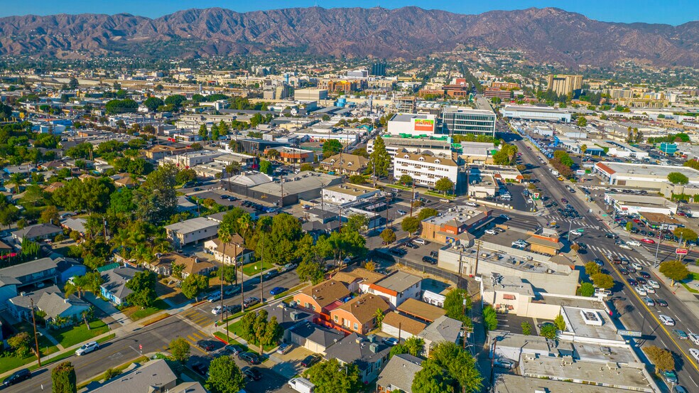 More Photos Of 1004 W Clark Ave, Burbank Apartments For Sale
