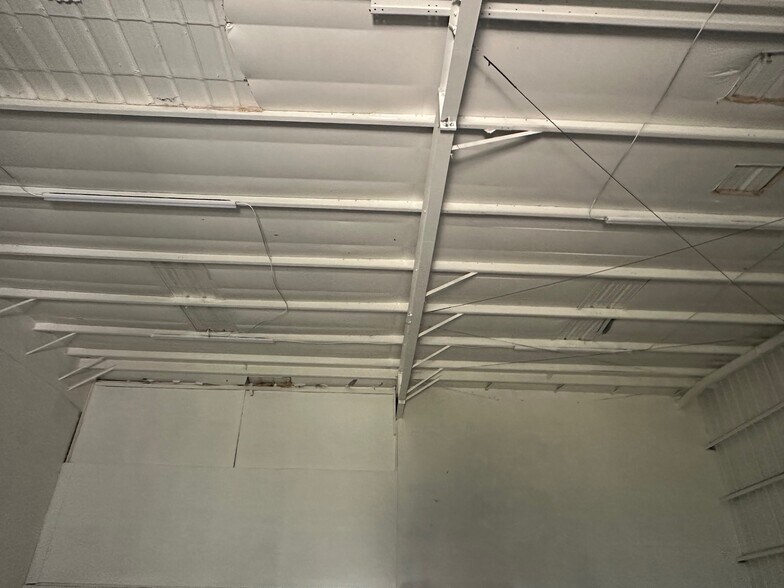 More Photos Of 9161 131st Pl N, Largo Warehouse For Lease