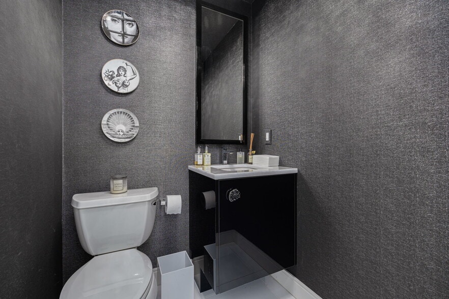 More Photos Of 4608 W Kennedy Blvd, Tampa Office For Lease