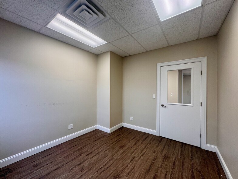 More Photos Of 38 Elm St, Westfield Storefront Retail Office For Lease