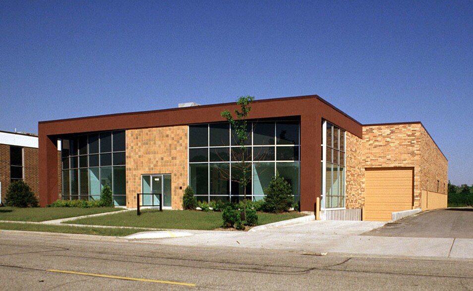 Primary Photo Of 1556 St Paul Ave, Gurnee Warehouse For Lease