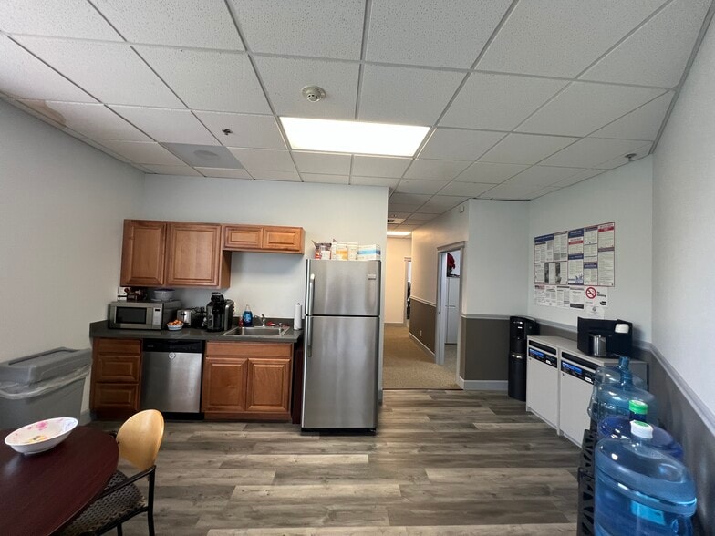 More Photos Of 1551 SE Piperberry Way, Port Orchard Storefront Retail Office For Lease