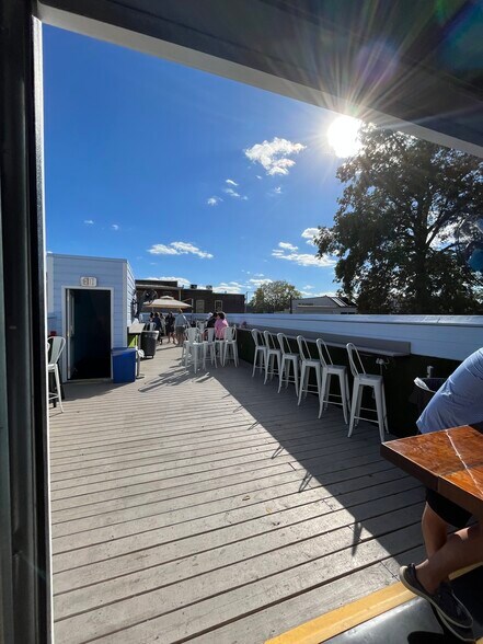 More Photos Of 1107 Jackson Ave E, Oxford Restaurant For Lease