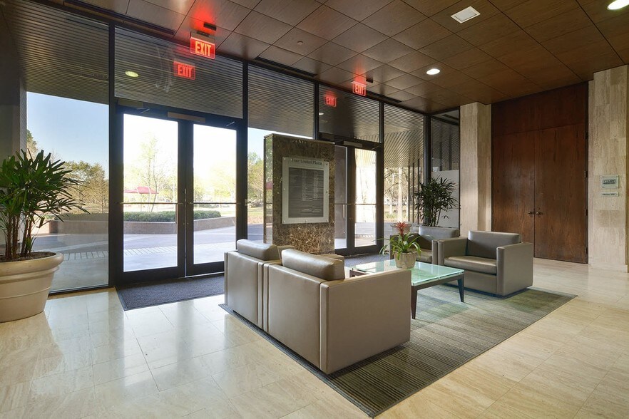 More Photos Of 8555 United Plaza Blvd, Baton Rouge Office For Lease