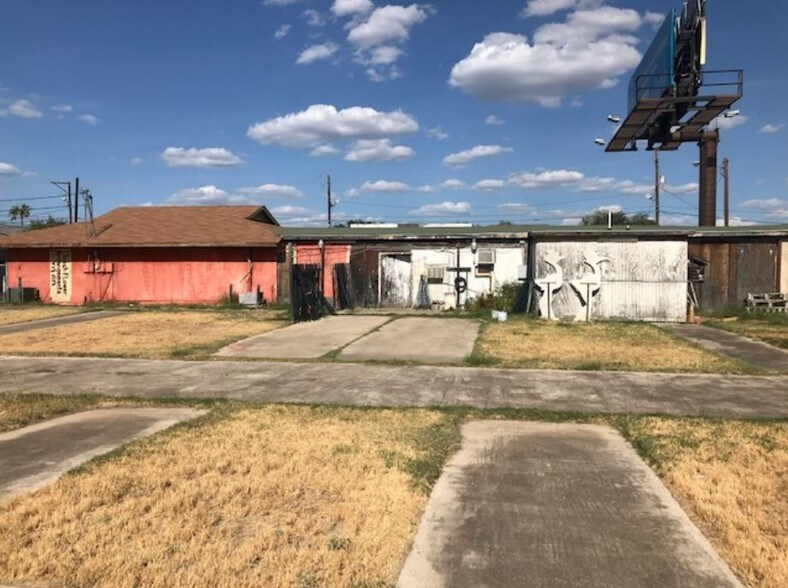 More Photos Of 1117-1119 Bustamante St, Laredo General Retail For Sale