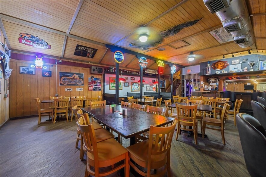 More Photos Of 337 S US Highway 17, East Palatka General Retail For Sale