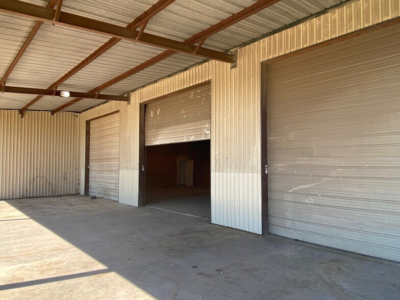 More Photos Of 24030 Tomball Pky, Tomball Distribution For Sale
