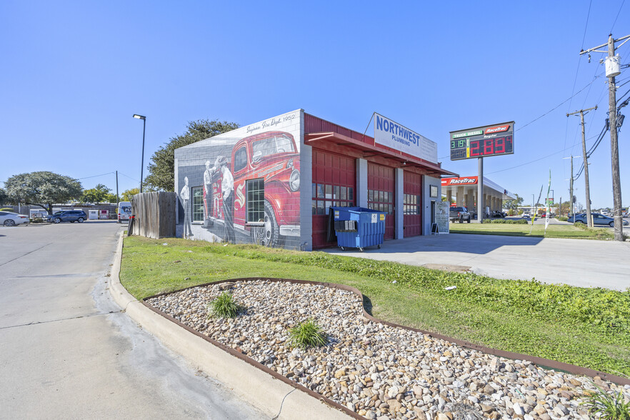 Primary Photo Of 109 N Saginaw Blvd, Saginaw Auto Repair For Sale