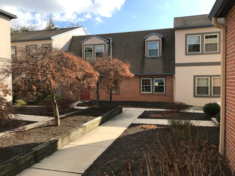 More Photos Of 11-31 Turner Ln, West Chester Medical For Lease