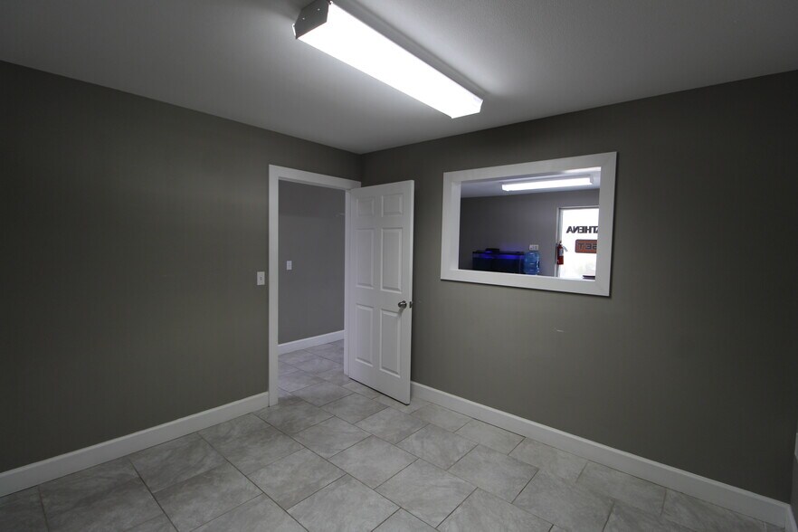 More Photos Of 2308 58th Ave E, Sarasota Warehouse For Sale