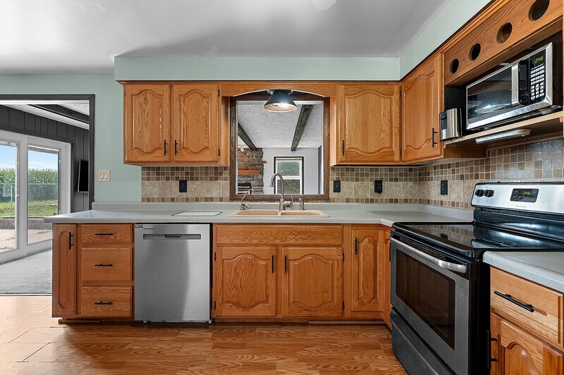 More Photos Of N5367 Mayflower Rd, Shiocton Office For Sale