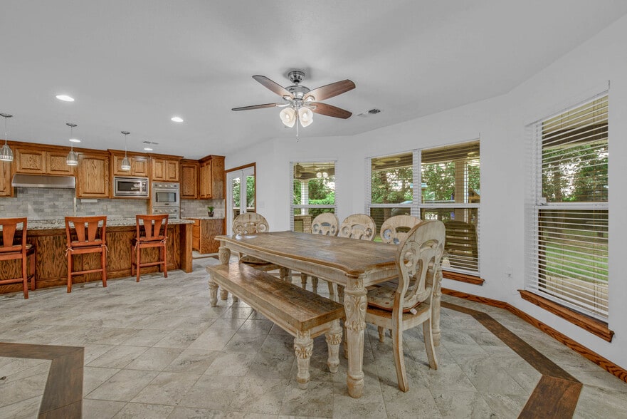 More Photos Of 13863 FM 2154 Rd, College Station Showroom For Sale