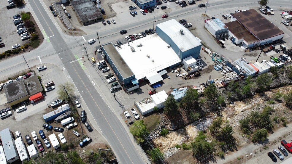 More Photos Of 559 Okanagan Av E, Penticton Manufacturing For Sale