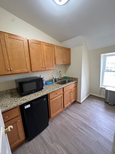 More Photos Of 7252 Benedict Ave, Benedict Storefront Retail Office For Lease