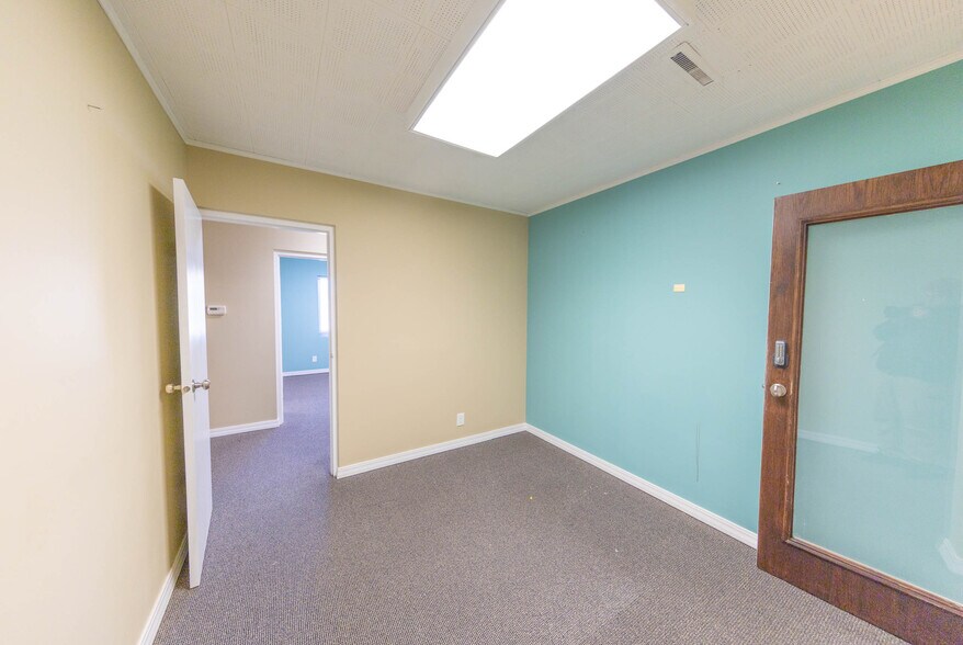 More Photos Of 303 W Superior St, Alma Storefront Retail Office For Sale