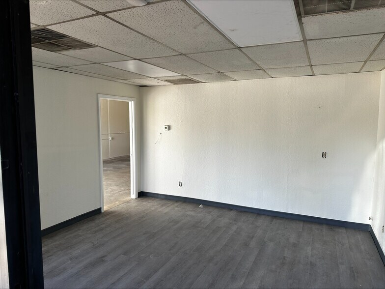 More Photos Of 4161-4215 S 33rd West Ave, Tulsa Light Manufacturing For Lease