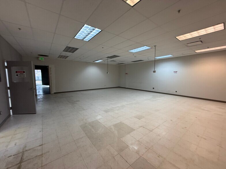 More Photos Of 2526 Qume Dr, San Jose Light Distribution For Lease