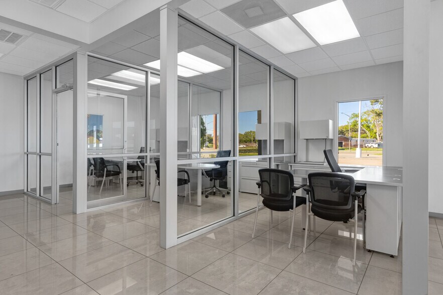 More Photos Of 2611 Ambassador Caffery Pky, Lafayette Storefront For Sale
