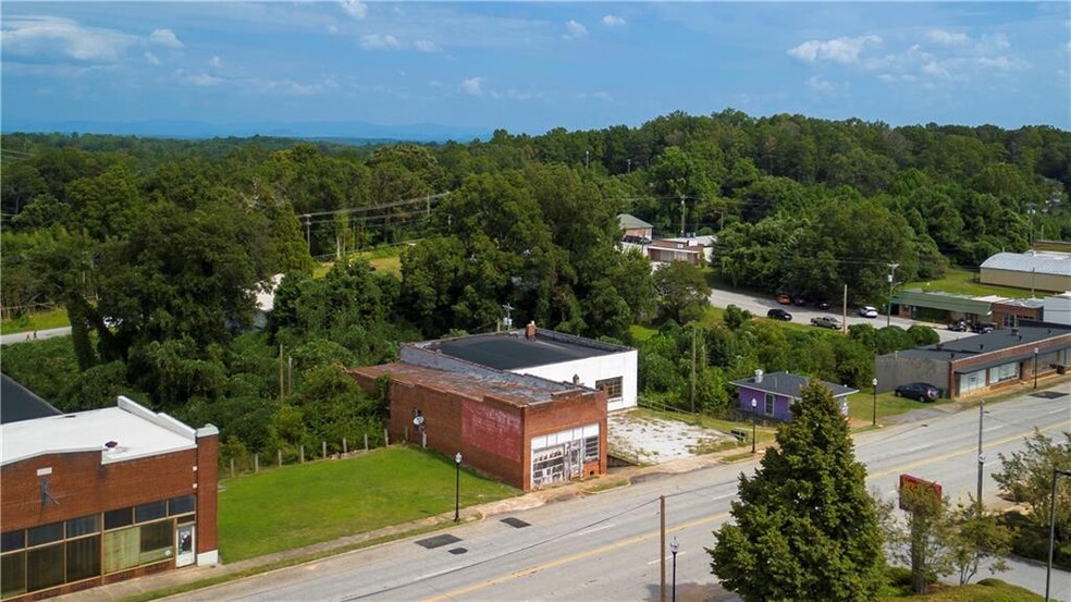 Primary Photo Of 307 East North First St, Seneca Flex For Sale