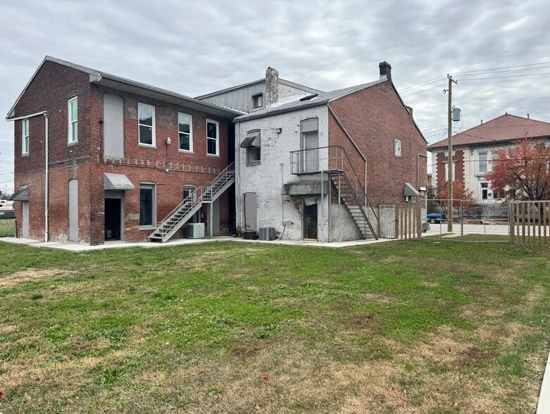 More Photos Of 1521-1527 W Market St, Louisville Storefront For Sale