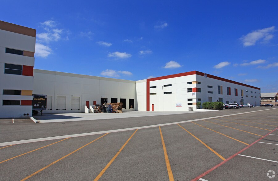 More Photos Of 2825-2831 S Santa Fe Ave, Vernon Warehouse For Lease