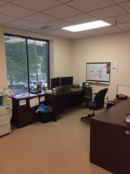 More Photos Of 9576 Perry Hwy, Pittsburgh Office For Lease