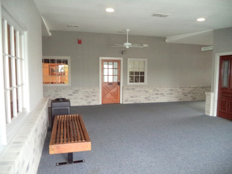 More Photos Of 515 N King St, Seguin Medical For Sale