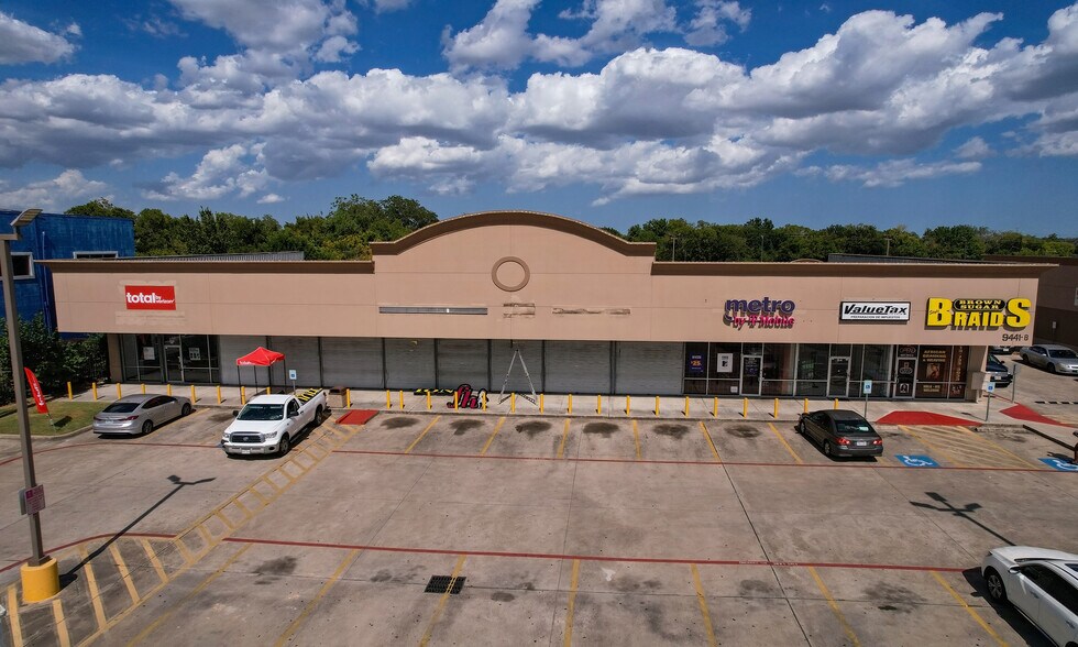 More Photos Of 9441 Cullen Blvd, Houston Unknown For Lease