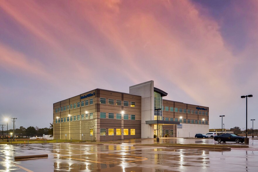 More Photos Of 12001 South Fwy, Burleson Medical For Lease