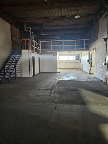 More Photos Of 6145-6153 80 St NW, Edmonton Service For Lease