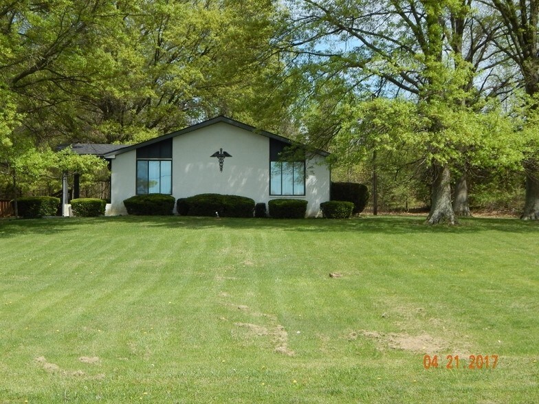 Primary Photo Of 1600 S State Road 135, Salem Medical For Sale