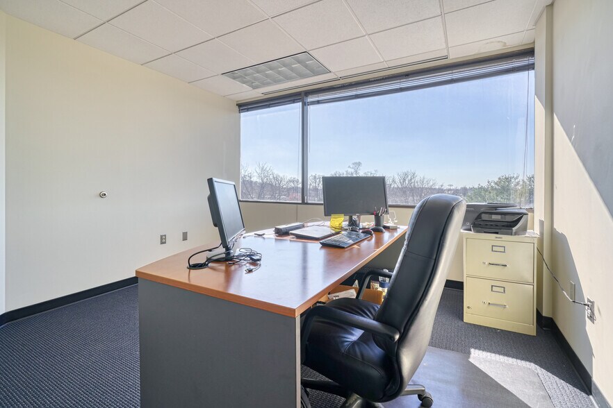 More Photos Of 438 N Frederick Ave, Gaithersburg Medical For Sale