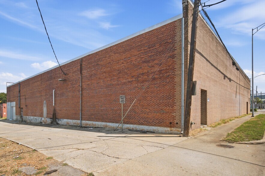 More Photos Of 7708 1st Ave N, Birmingham Self Storage For Sale