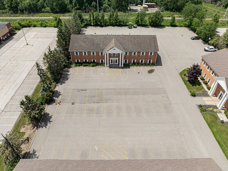 More Photos Of 30670 Bainbridge Rd, Solon Office For Sale